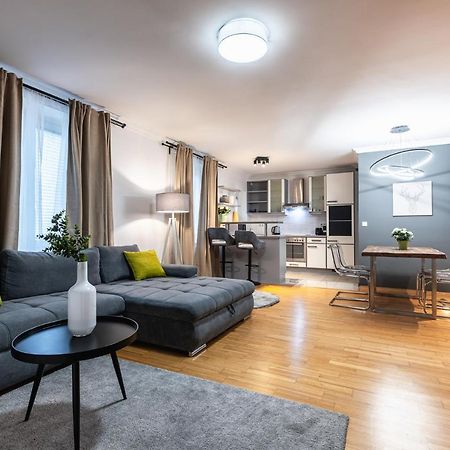 Live Centrally In A Spacious And Modern Apartment In Viena Exterior foto