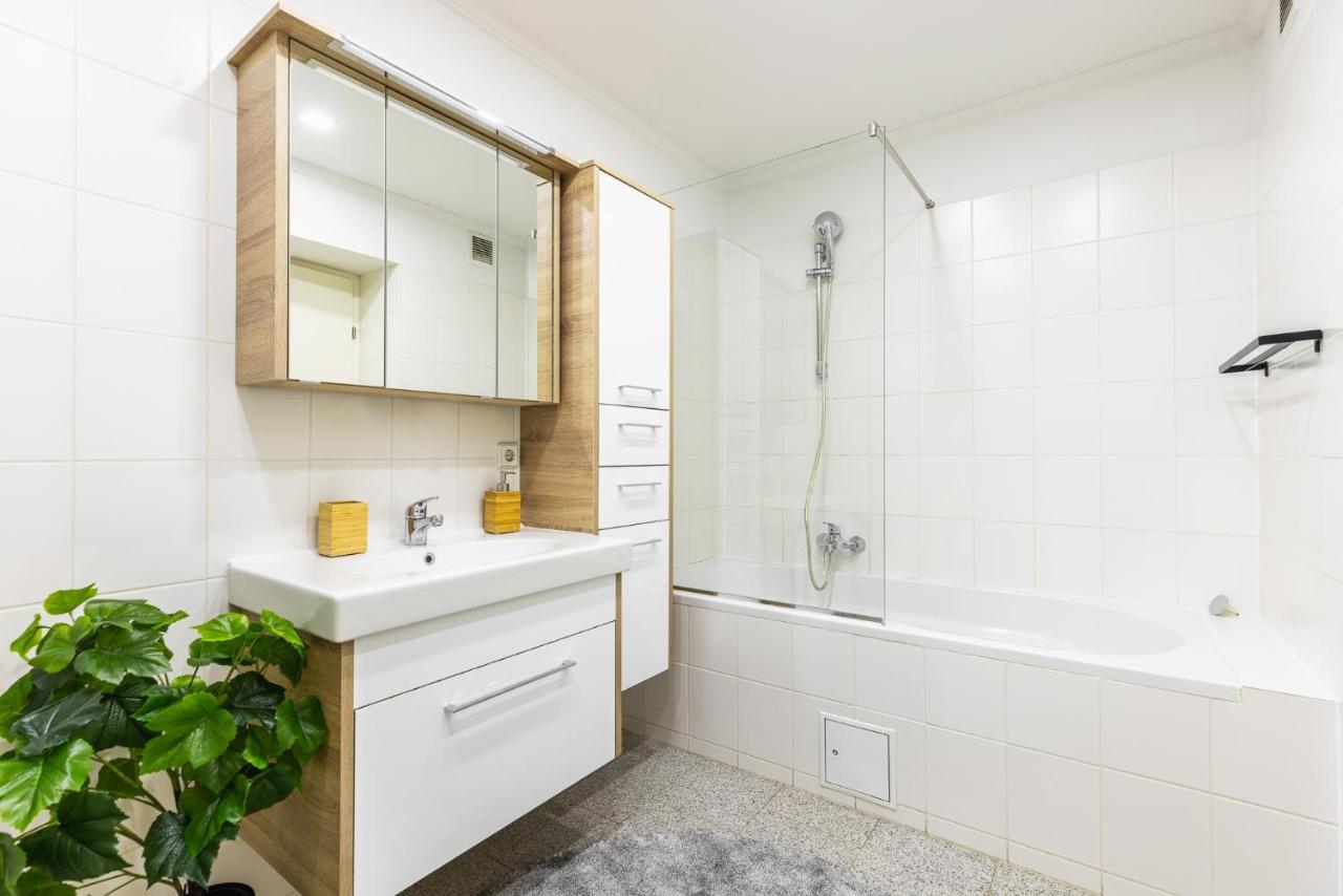 Live Centrally In A Spacious And Modern Apartment In Viena Exterior foto